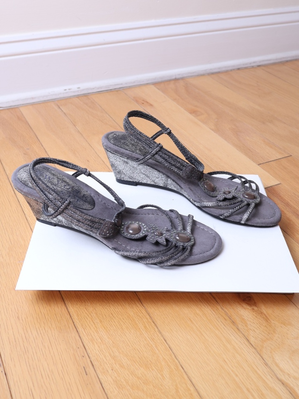 New York Transit Silver Gray Embellished Jeweled Strappy Wedge Sandals Size 8.5